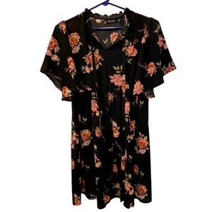 Women’s Nasty Gal Black Floral Dress. Tie Collar And Ruffle Detail. Size 6.